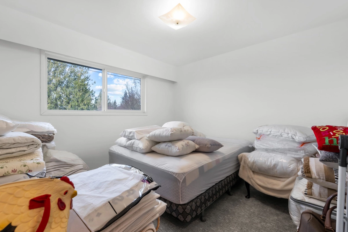 Garage Interior Photo of 681 Bradner Road, Abbotsford, BC