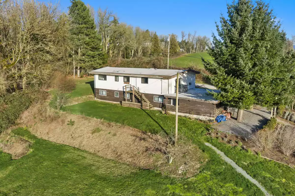 Kitchen Island Photo of 681 Bradner Road, Abbotsford, BC