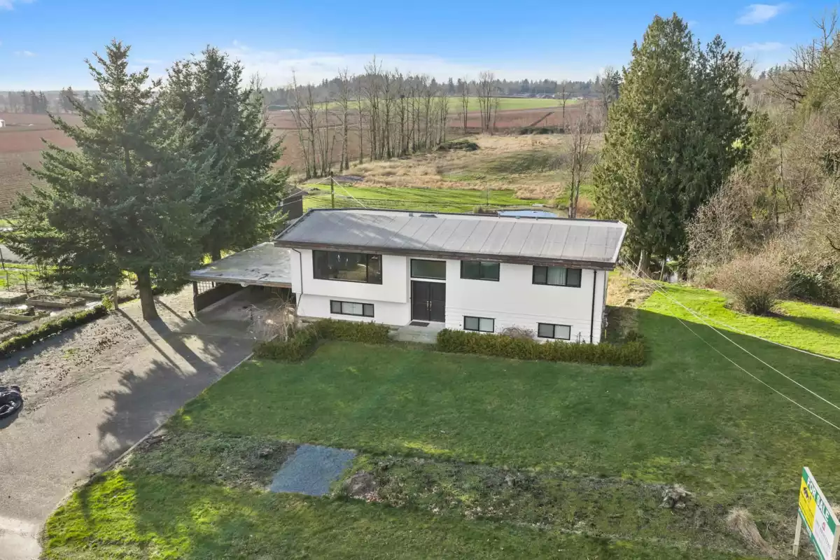 Kitchen Photo of 681 Bradner Road, Abbotsford, BC