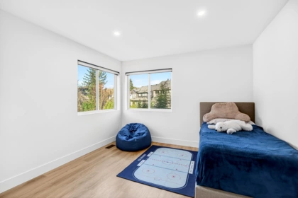 Basement Recreation Room Photo of 24025 Fern Crescent, Maple Ridge, BC