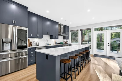 Kitchen Island Photo of 24025 Fern Crescent, Maple Ridge, BC