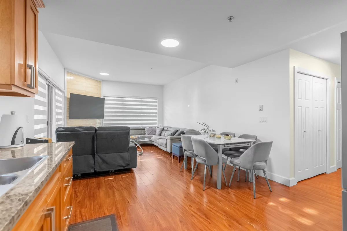 Hallway Photo of 103 1988 Suffolk Avenue, Port Coquitlam, BC