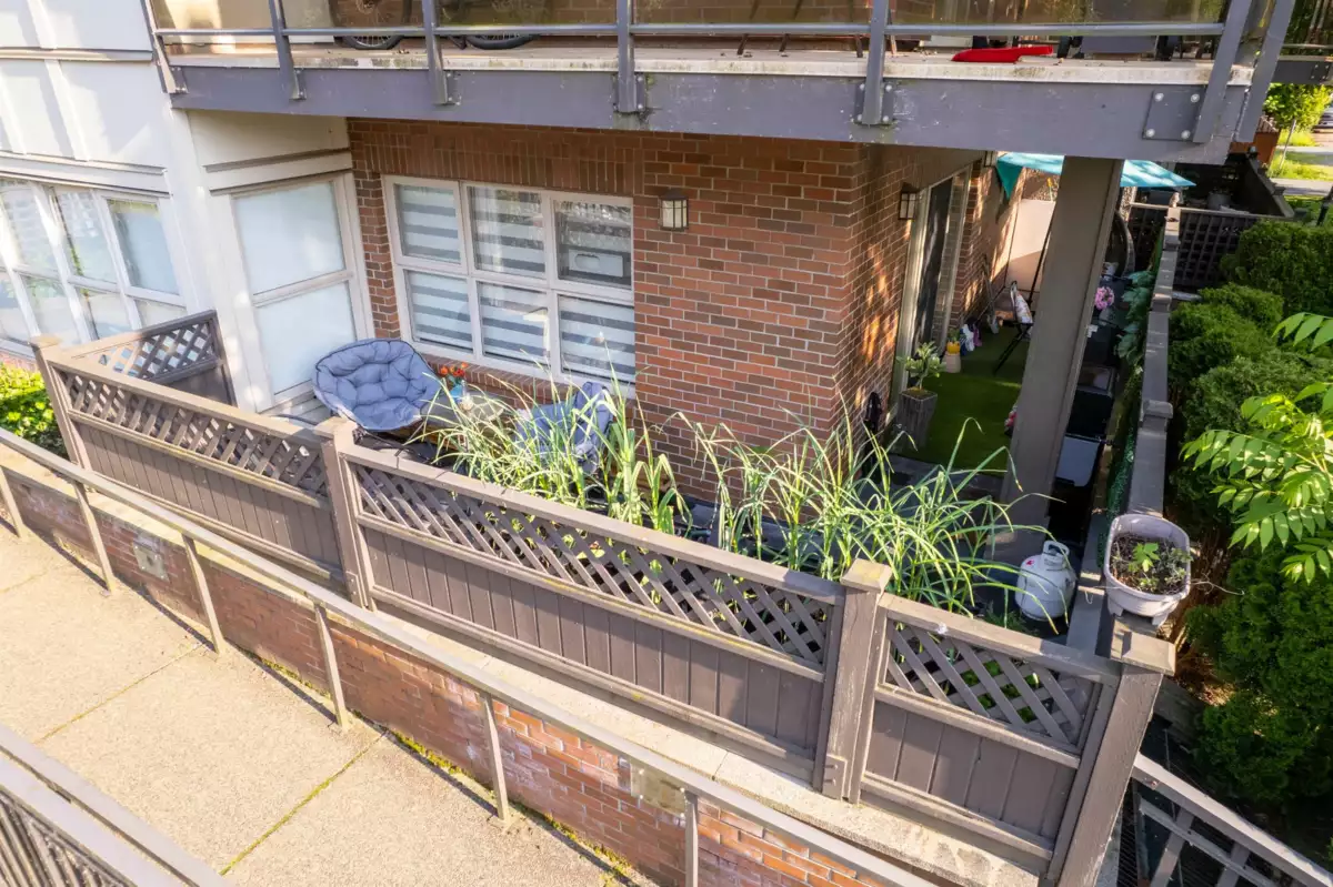 Kitchen Island Photo of 103 1988 Suffolk Avenue, Port Coquitlam, BC