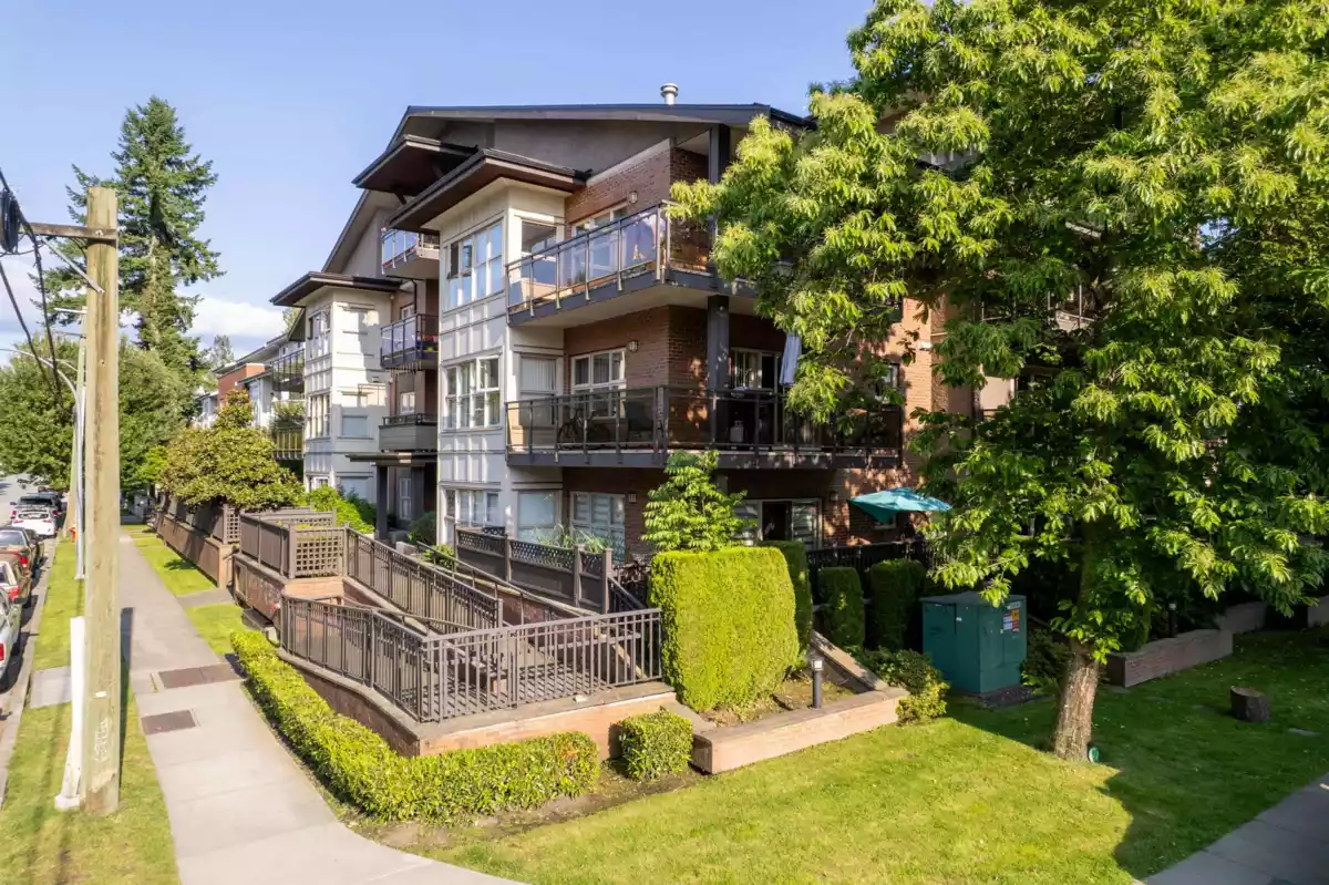 Living Room Photo of 103 1988 Suffolk Avenue, Port Coquitlam, BC