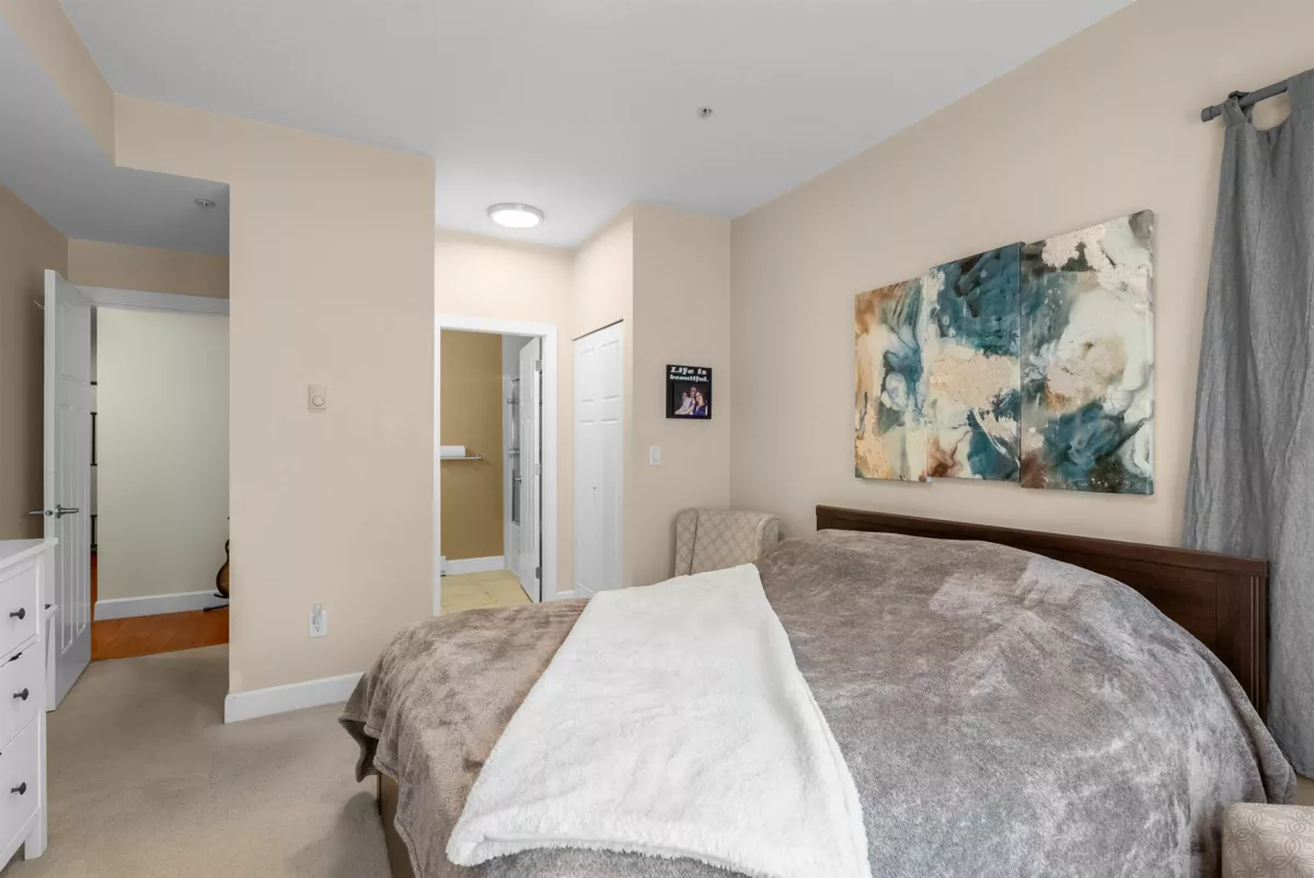 Primary Bathroom Photo of 103 1988 Suffolk Avenue, Port Coquitlam, BC