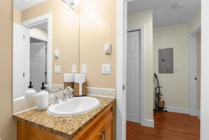 Guest Bathroom Photo of 103 1988 Suffolk Avenue, Port Coquitlam, BC