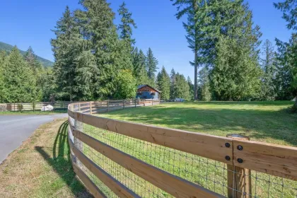 Breakfast Nook Photo of 1400 Maple Rock Drive, Columbia Valley, BC