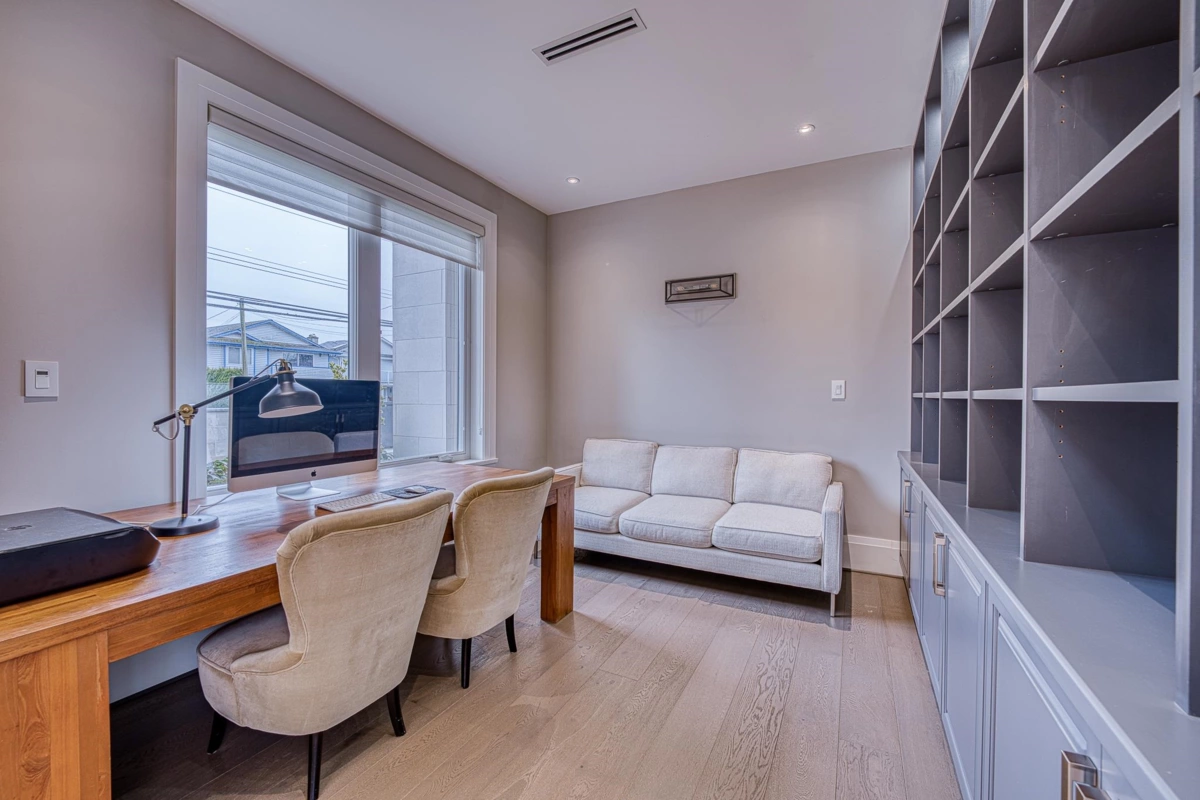 Swimming Pool Photo of 3071 Steveston Highway, Richmond, BC