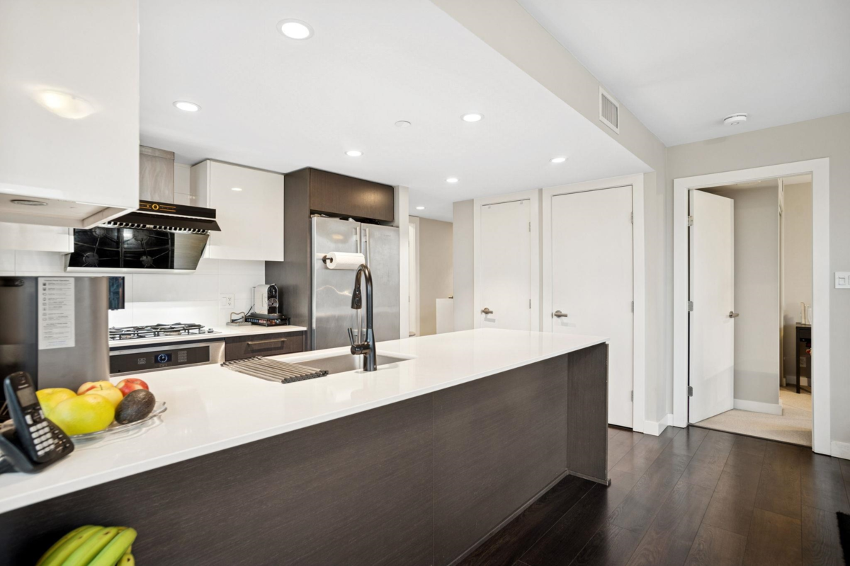 Kitchen Island Photo of 613 1618 Quebec Street, Vancouver, BC