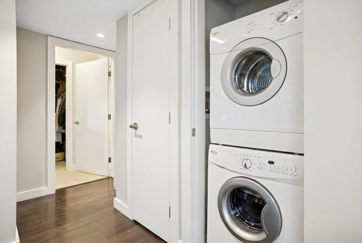 Walk-In Closet Photo of 613 1618 Quebec Street, Vancouver, BC