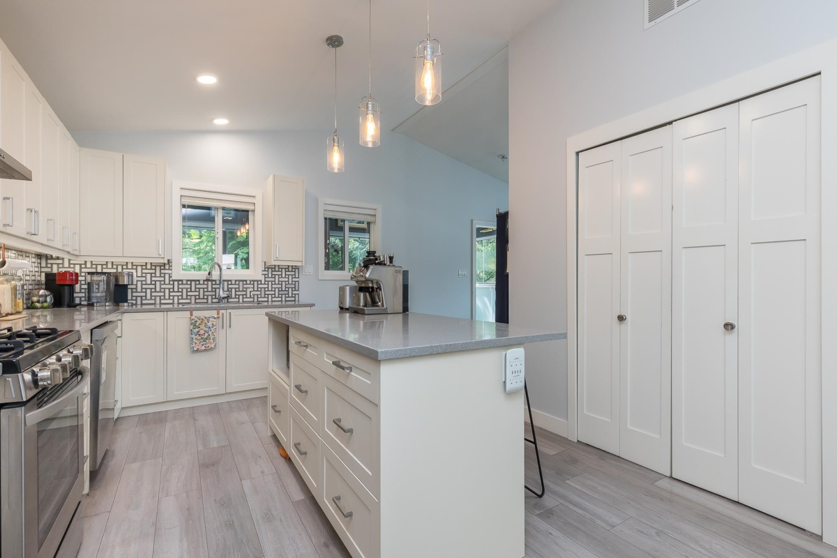 Breakfast Nook Photo of 81 53480 Bridal Falls Road, Rosedale, BC