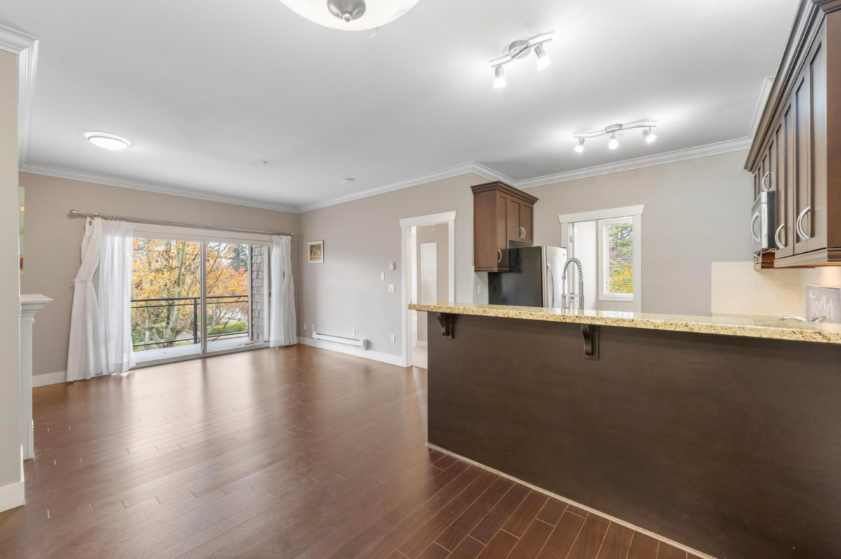 Powder Room Photo of 210 15368 17a Avenue, Surrey, BC