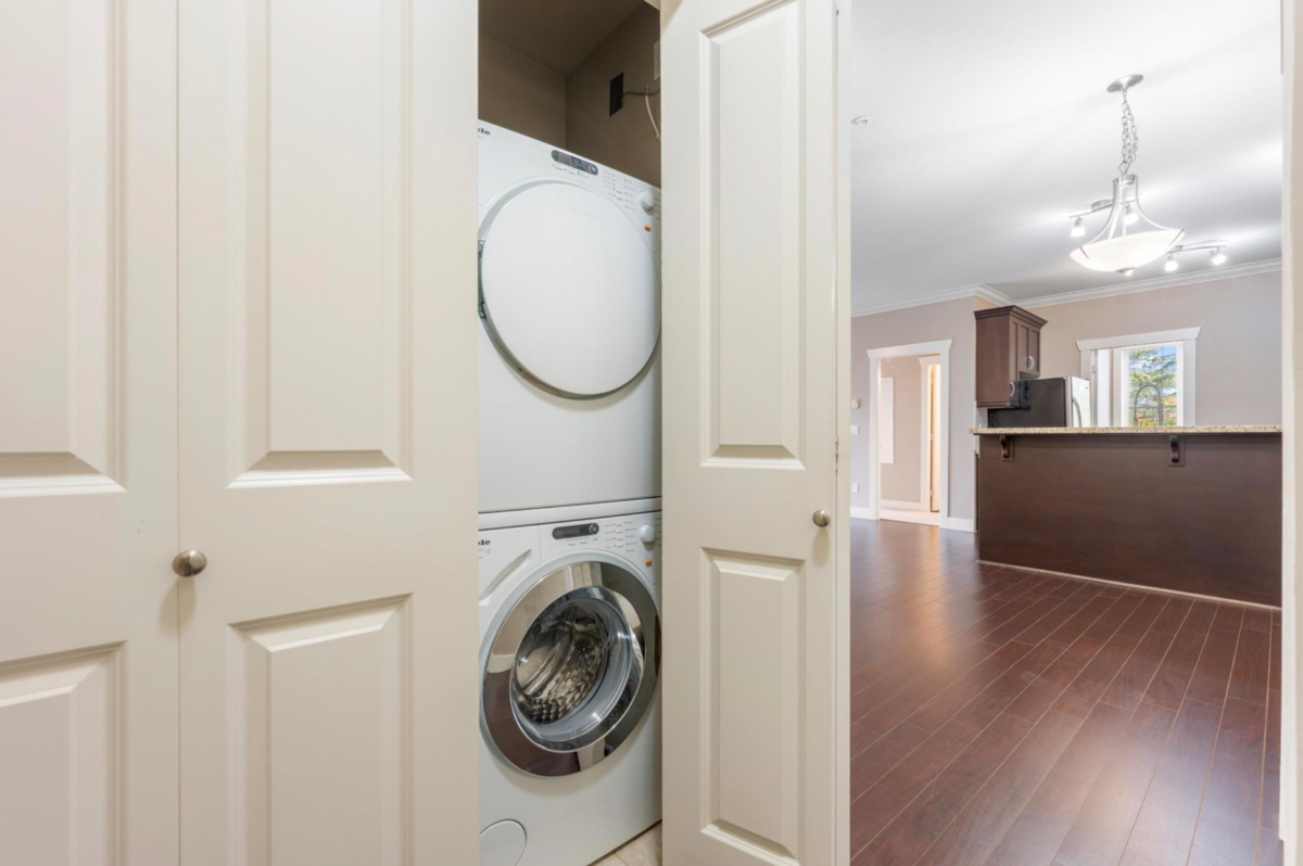 Primary Bathroom Photo of 210 15368 17a Avenue, Surrey, BC