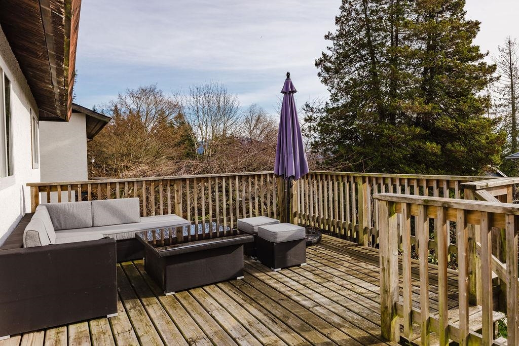 Entry Foyer Photo of 723 Tricklebrook Way, Gibsons, BC