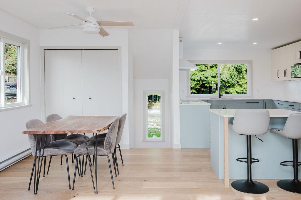 Kitchen Island Photo of 723 Tricklebrook Way, Gibsons, BC