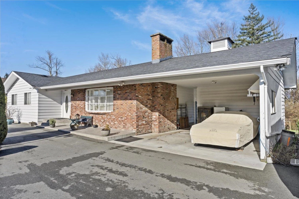 Dining Area Photo of 45431 Wells Road, Chilliwack, BC