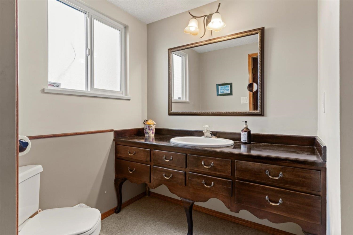 Entry Foyer Photo of 45431 Wells Road, Chilliwack, BC