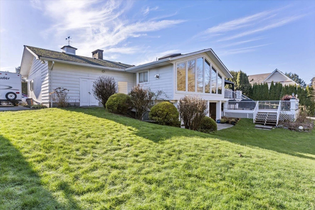 Living Room Photo of 45431 Wells Road, Chilliwack, BC