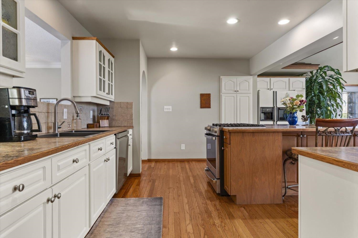 Primary Bedroom Photo of 45431 Wells Road, Chilliwack, BC