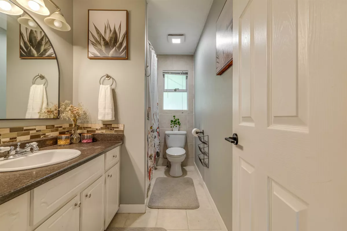 Powder Room Photo of 35157 Skeena Avenue, Abbotsford, BC
