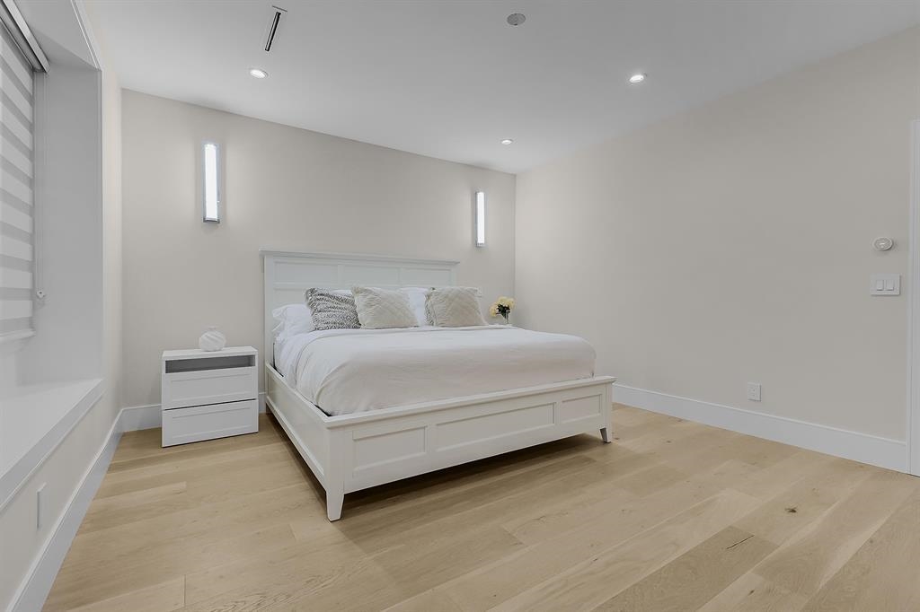 Guest Bathroom Photo of 1412 E 63rd Avenue, Vancouver, BC