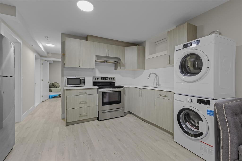 Hallway Photo of 1412 E 63rd Avenue, Vancouver, BC