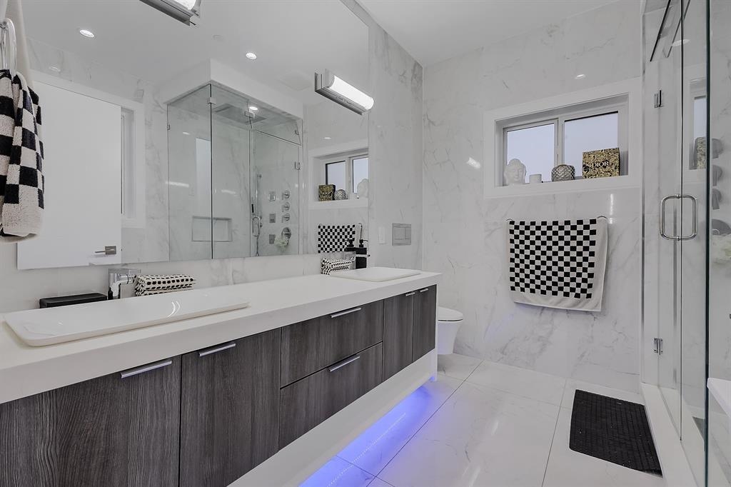 Powder Room Photo of 1412 E 63rd Avenue, Vancouver, BC