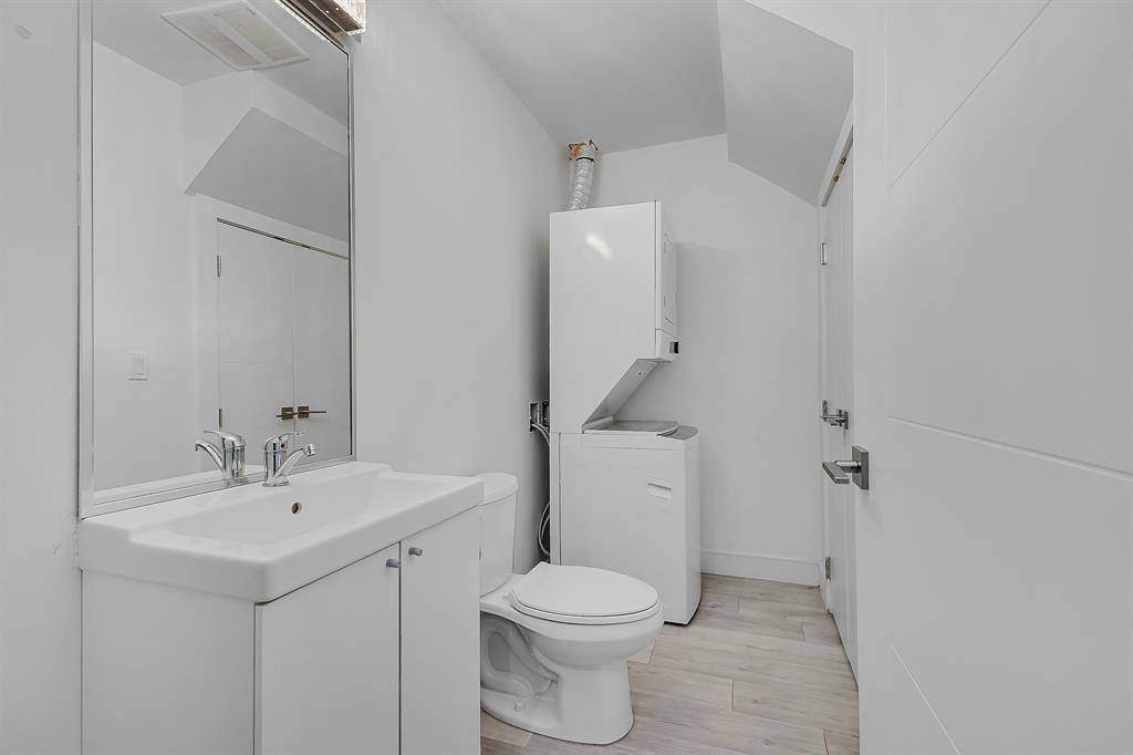 Swimming Pool Photo of 1412 E 63rd Avenue, Vancouver, BC