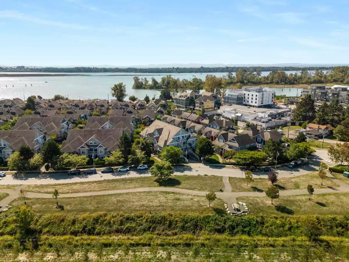 Entry Foyer Photo of 24 6300 London Road, Richmond, BC
