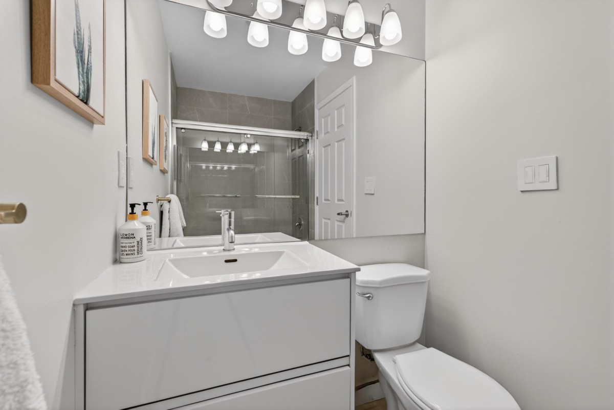 Front Yard Photo of 311 1010 Howe Street, Vancouver, BC