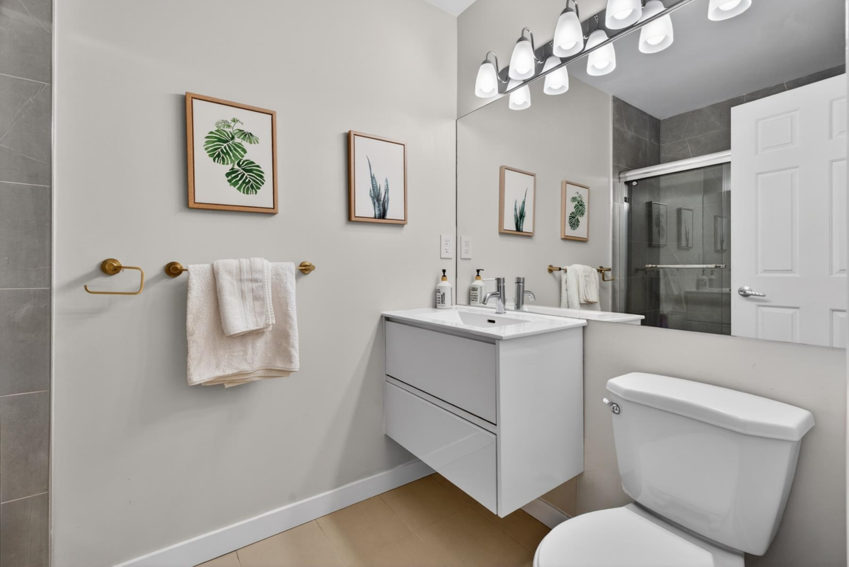 Hot Tub / Spa Photo of 311 1010 Howe Street, Vancouver, BC