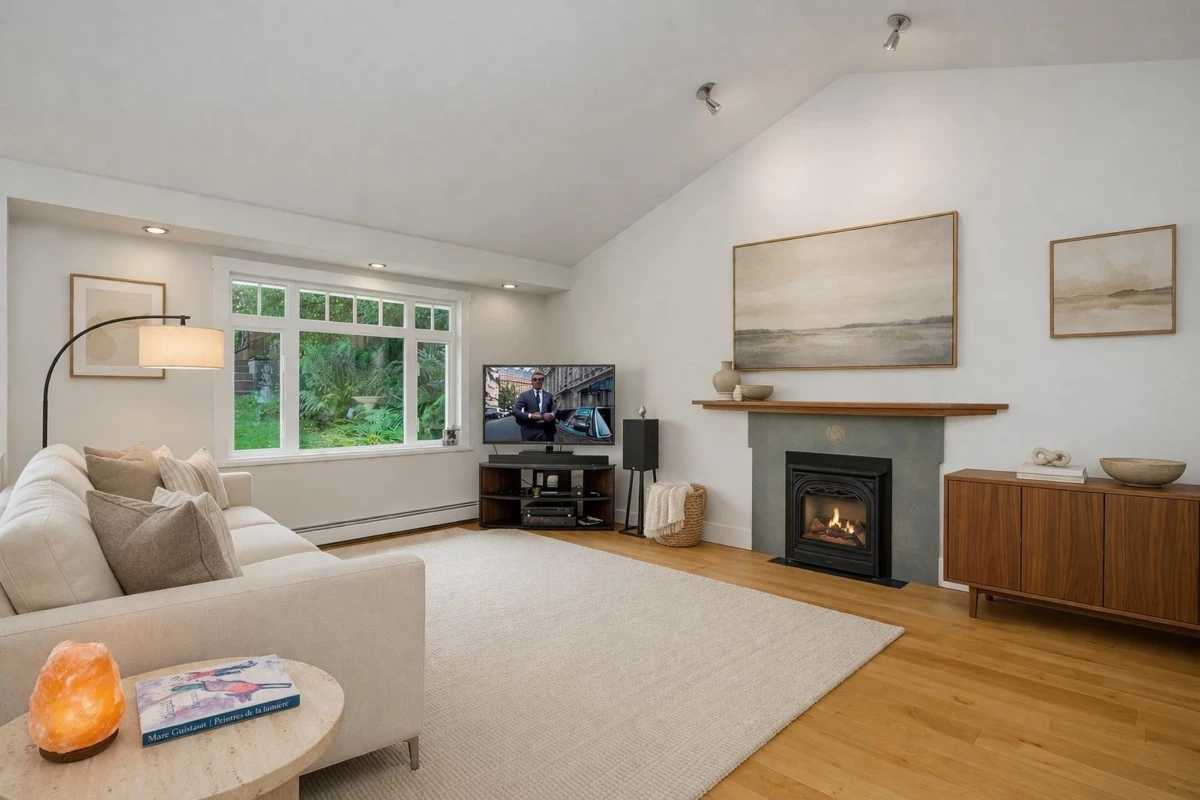 Dining Area Photo of 6245 Nelson Avenue, West Vancouver, BC