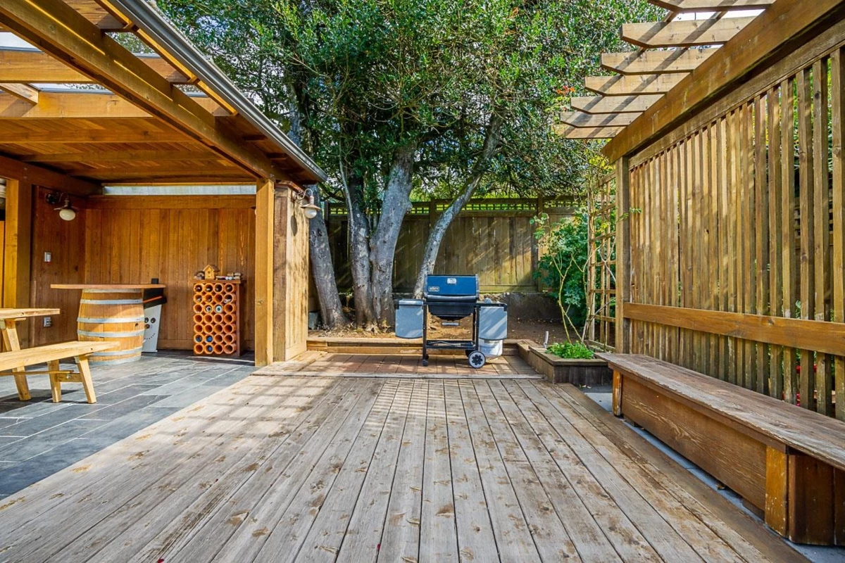 Garden / Landscaping Photo of 6245 Nelson Avenue, West Vancouver, BC
