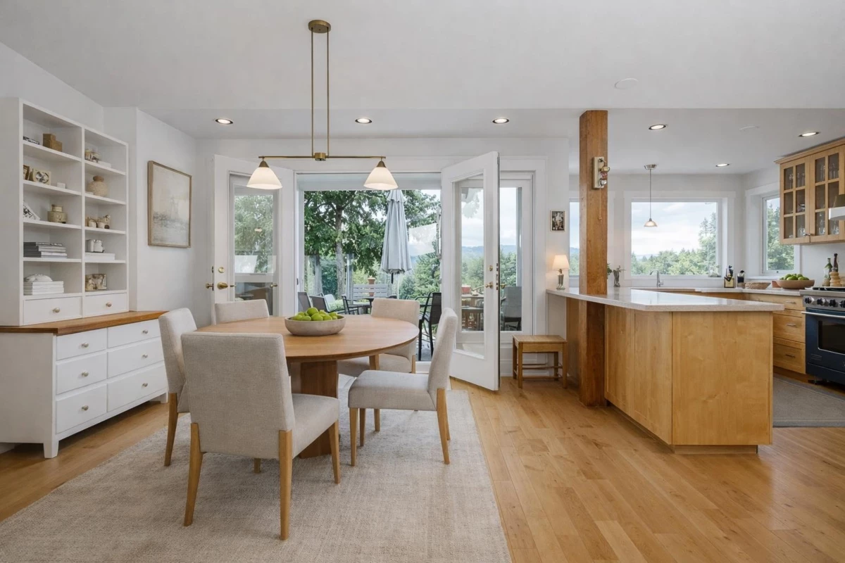 Kitchen Photo of 6245 Nelson Avenue, West Vancouver, BC