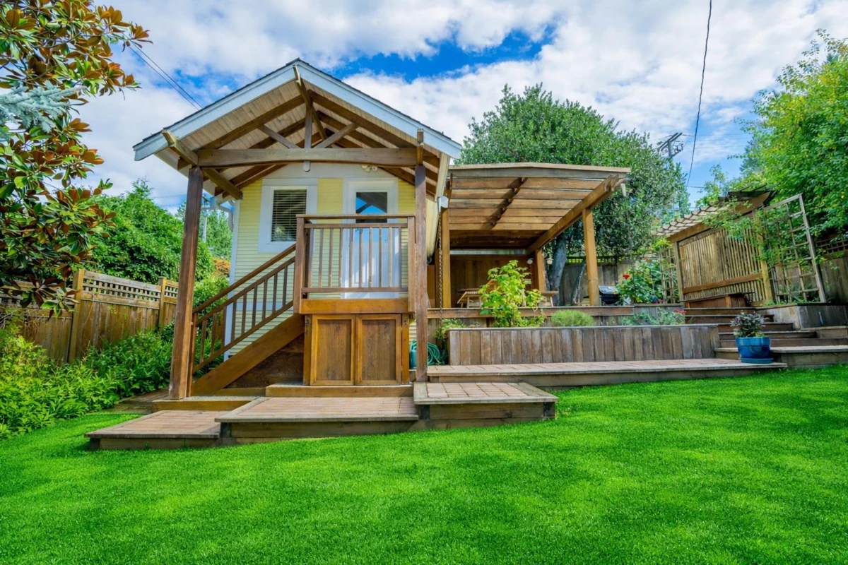 Outdoor Patio Photo of 6245 Nelson Avenue, West Vancouver, BC