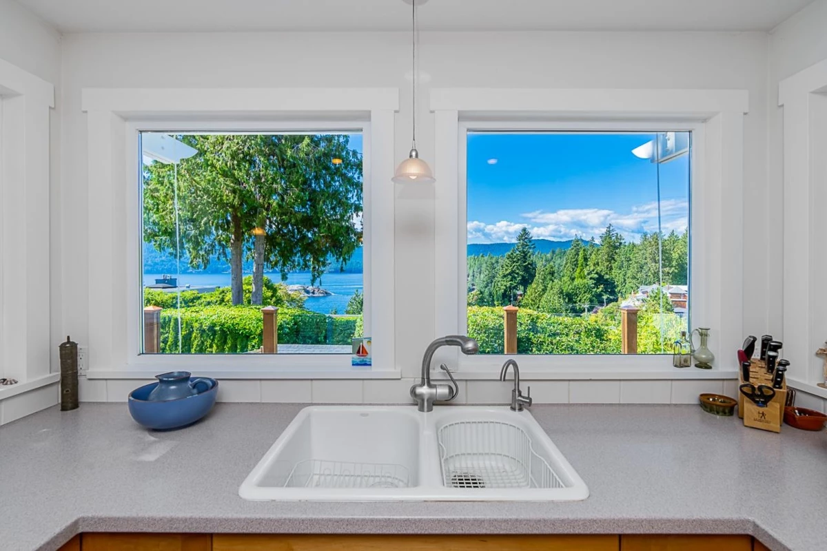 Primary Bathroom Photo of 6245 Nelson Avenue, West Vancouver, BC