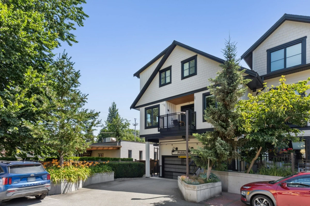 Front Yard Photo of 206 23189 Francis Avenue, Langley, BC