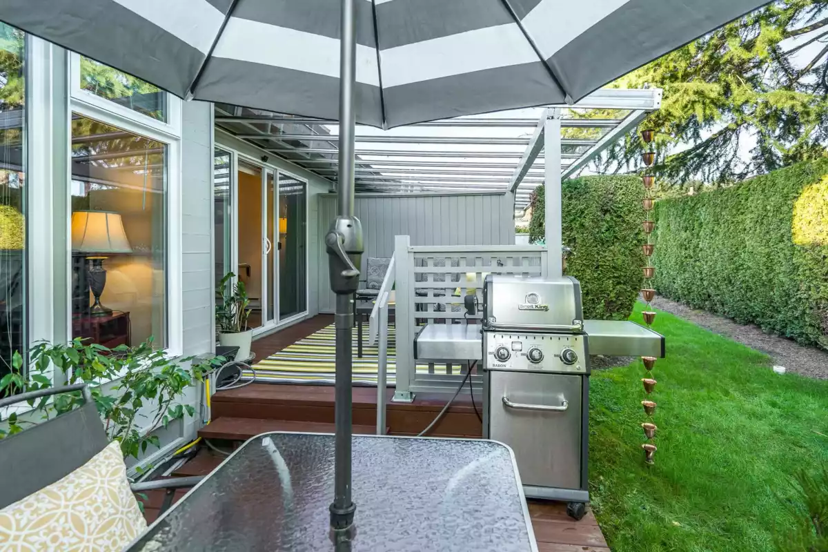 Garage Interior Photo of 2 14223 18a Avenue, Surrey, BC
