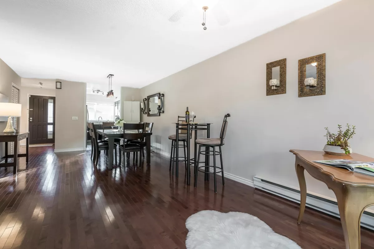 Guest Bathroom Photo of 2 14223 18a Avenue, Surrey, BC