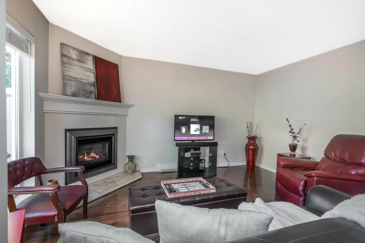 Primary Bathroom Photo of 2 14223 18a Avenue, Surrey, BC