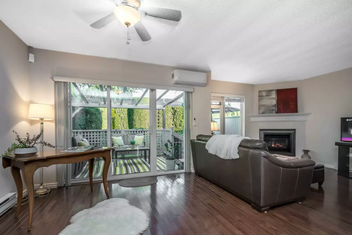 Walk-In Closet Photo of 2 14223 18a Avenue, Surrey, BC