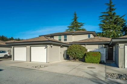 Backyard Photo of 2 14223 18a Avenue, Surrey, BC
