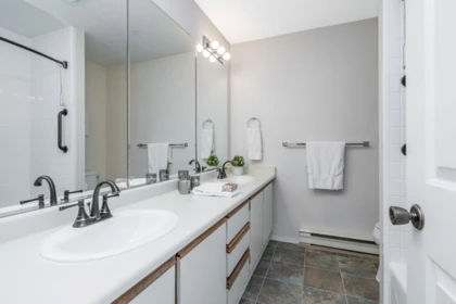 Mudroom Photo of 2 14223 18a Avenue, Surrey, BC