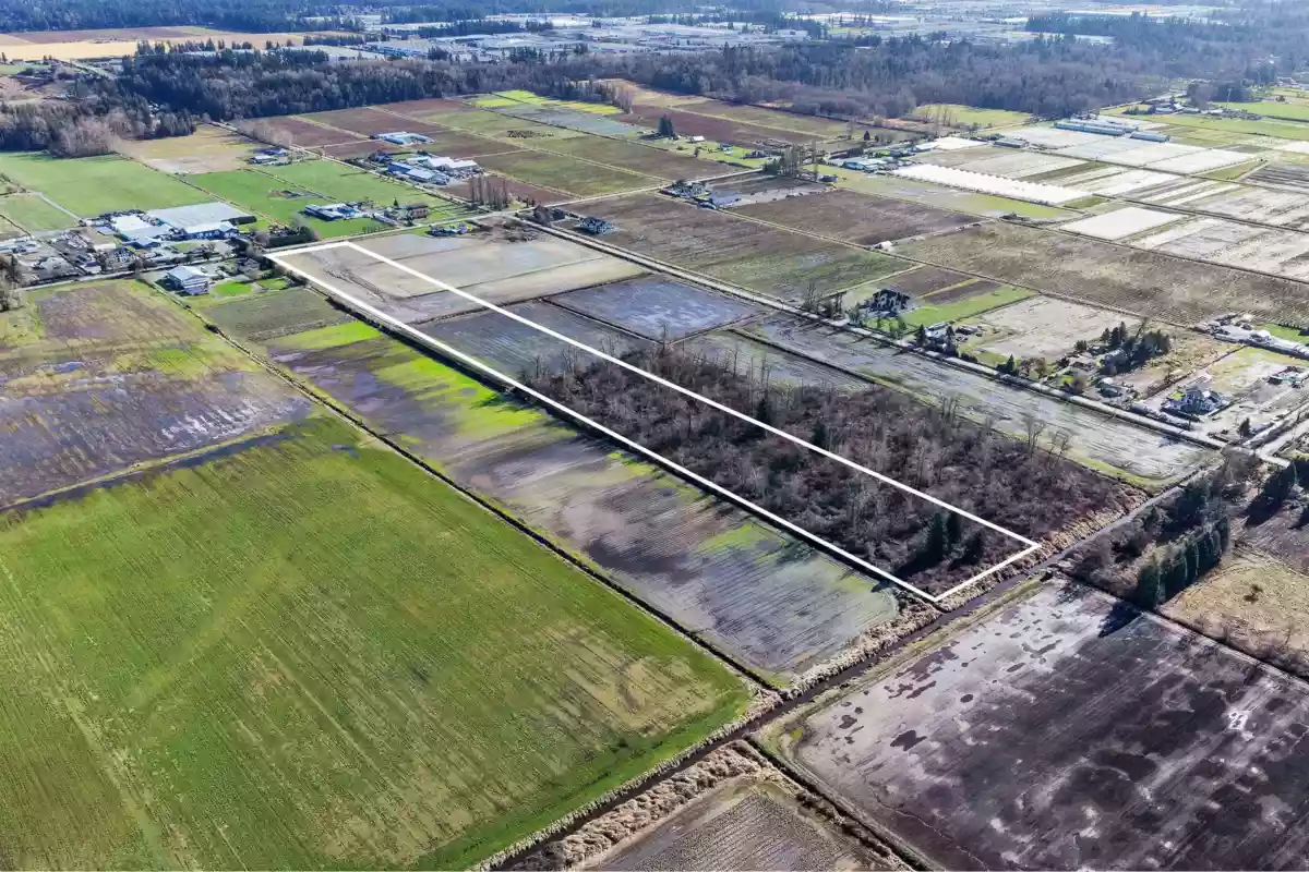 Kitchen Island Photo of 4115 184 Street, Surrey, BC