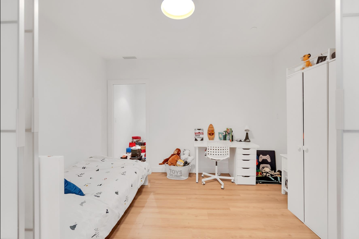 Guest Bathroom Photo of 107 1500 Fern Street, North Vancouver, BC