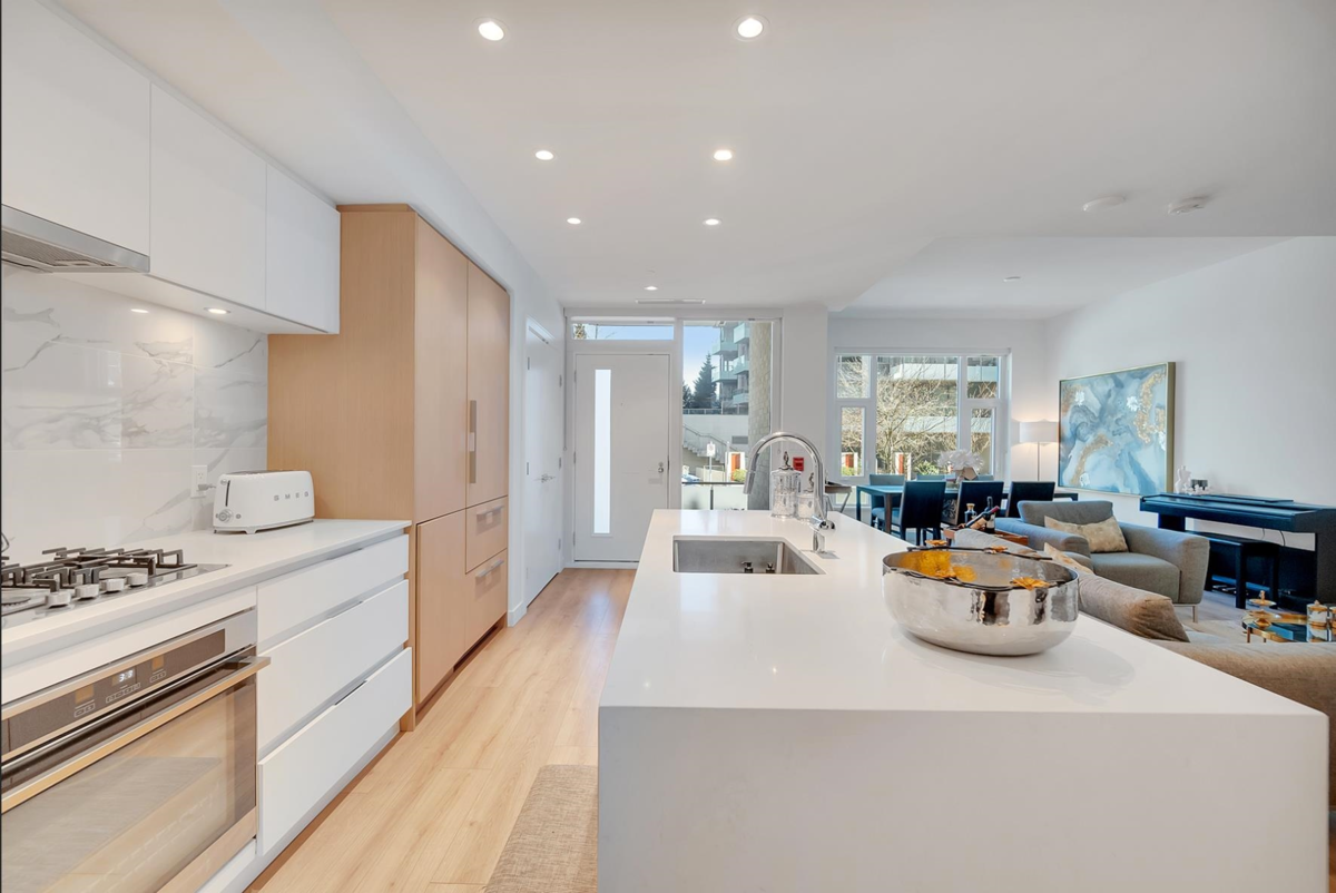 Living Room Photo of 107 1500 Fern Street, North Vancouver, BC