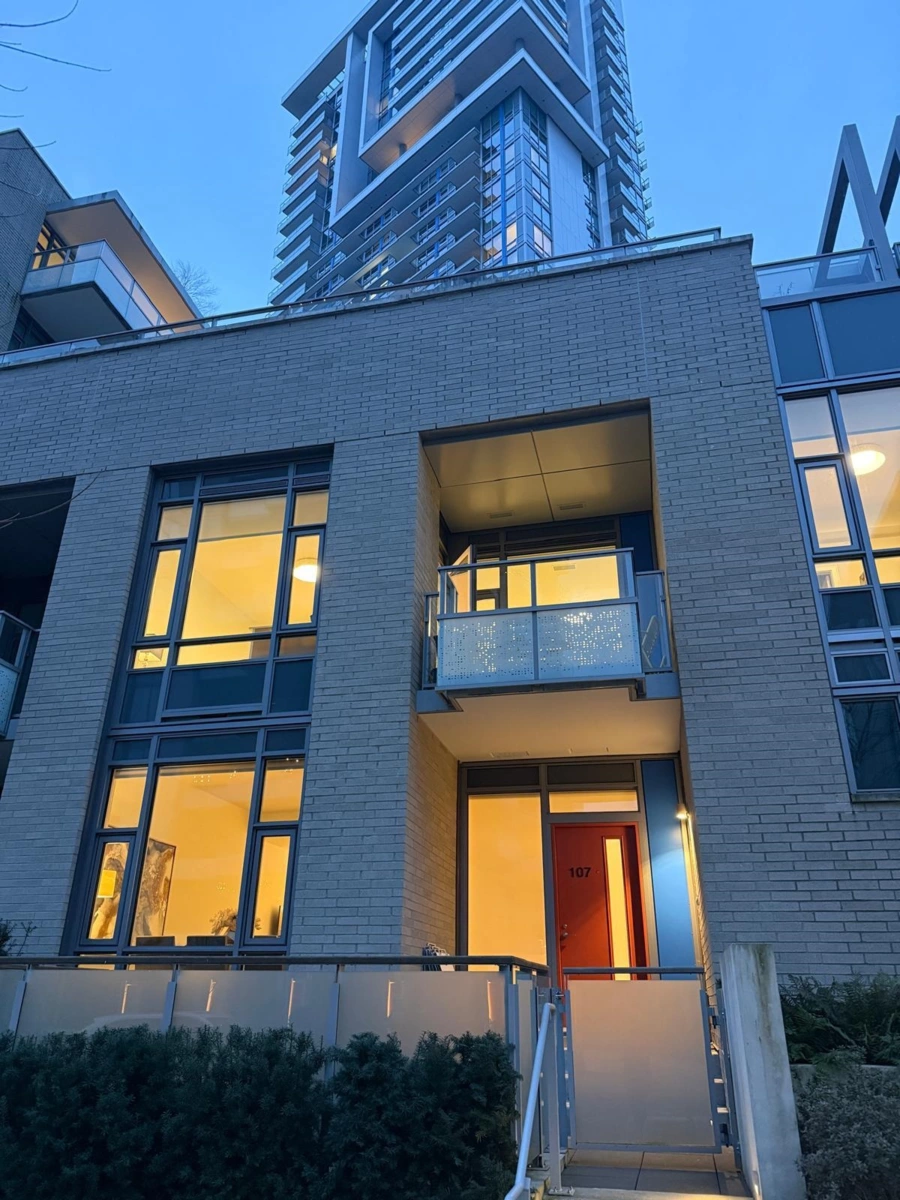 Outdoor Deck Photo of 107 1500 Fern Street, North Vancouver, BC