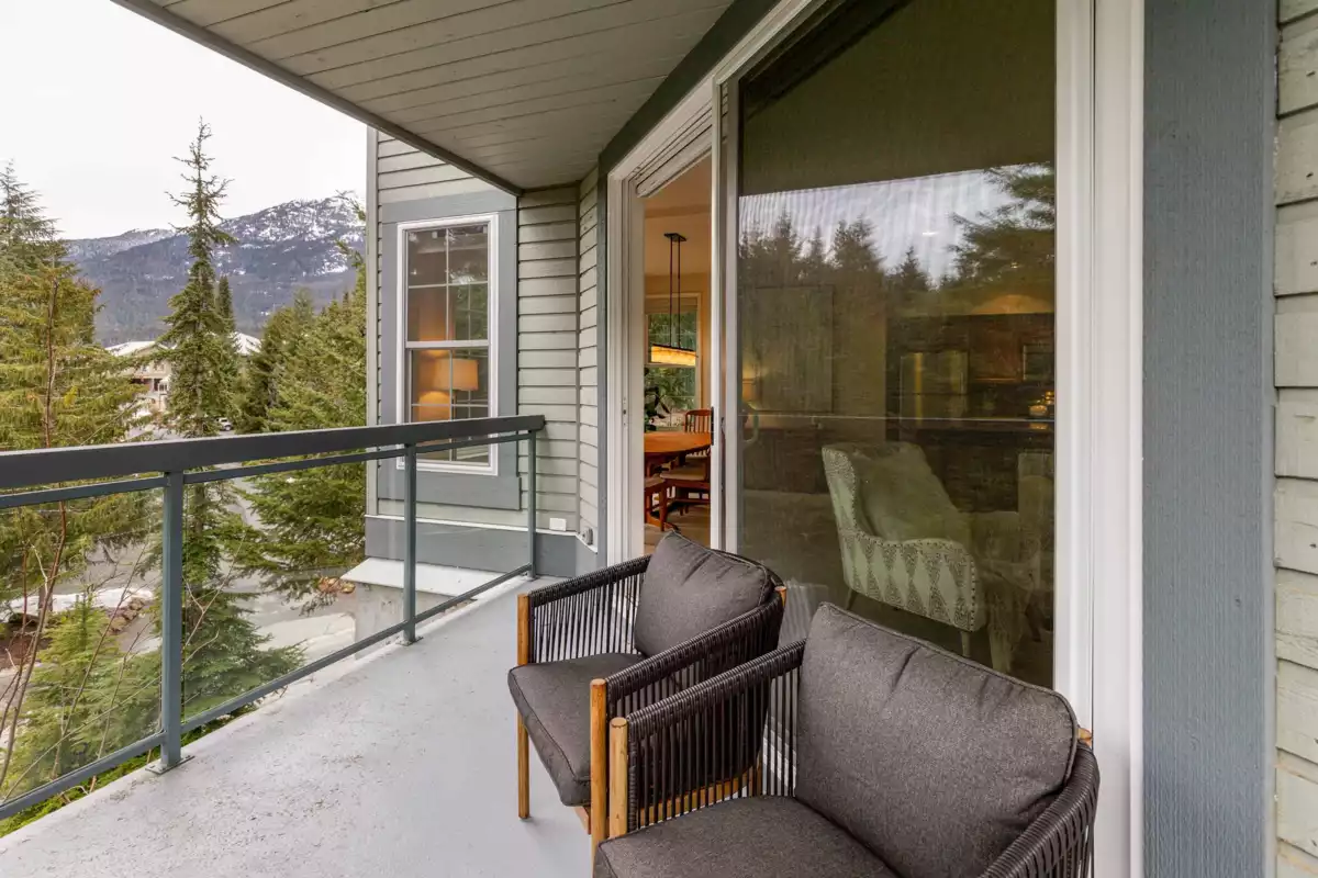 Kitchen Island Photo of 101 3201 Blueberry Drive, Whistler, BC