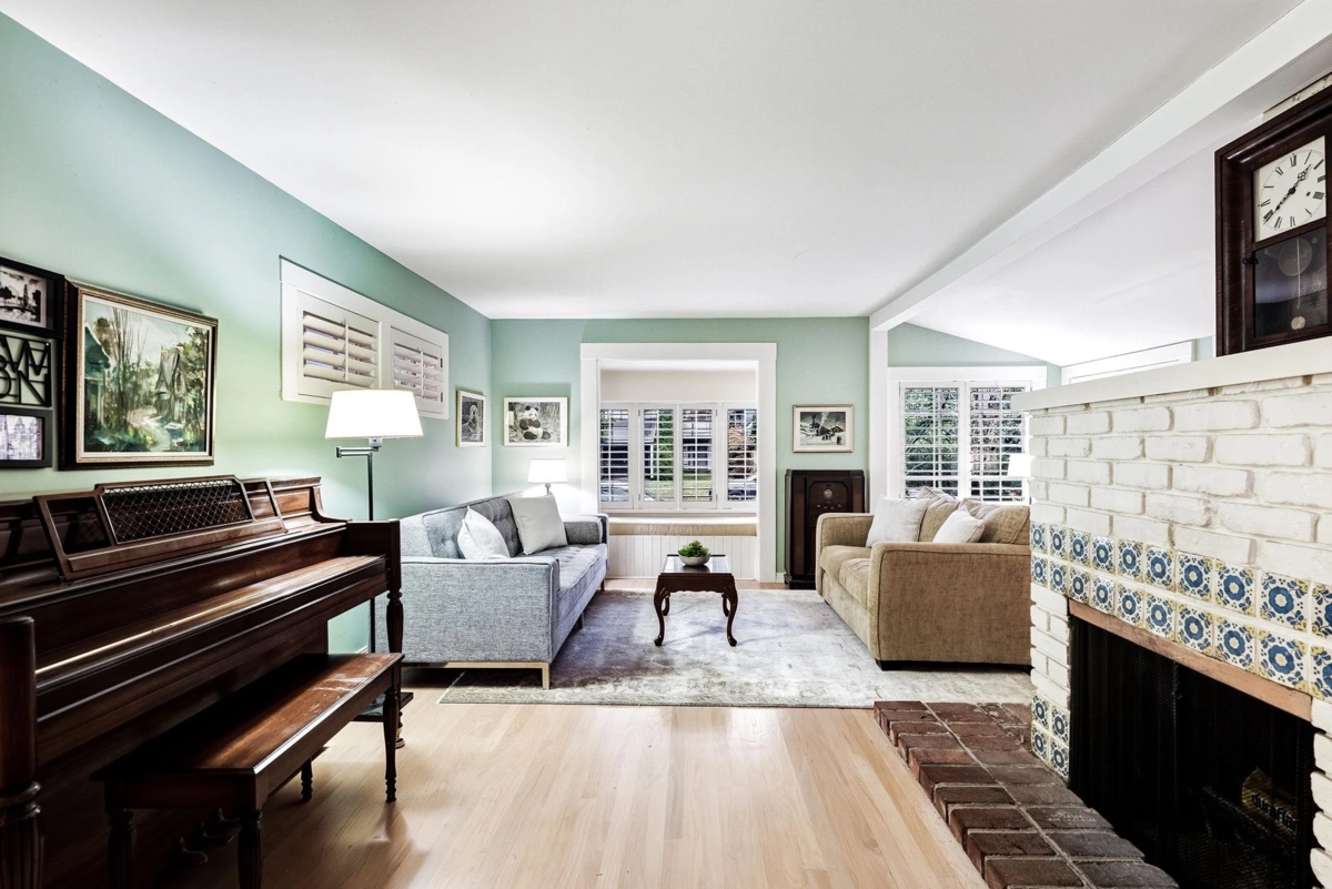 Dining Area Photo of 2103 W Keith Road, North Vancouver, BC
