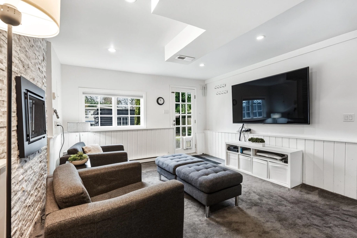 Front Yard Photo of 2103 W Keith Road, North Vancouver, BC